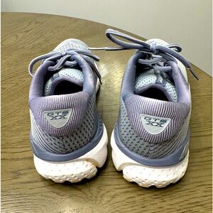 Woman’s running shoes. Brooks Adrenaline GTS 20.